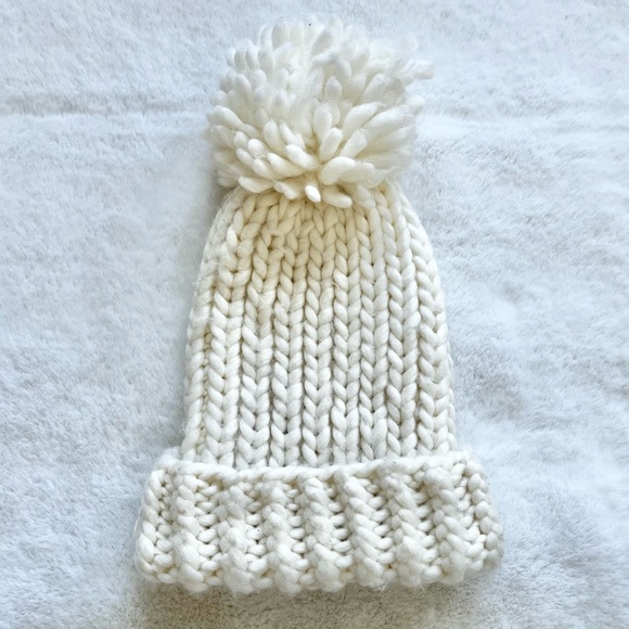 CAROLINE KAUFMAN WOOL BLEND KNITTED BEANIE WITH POM SNOW BUNNY SKI WINTER - Picture 6 of 6